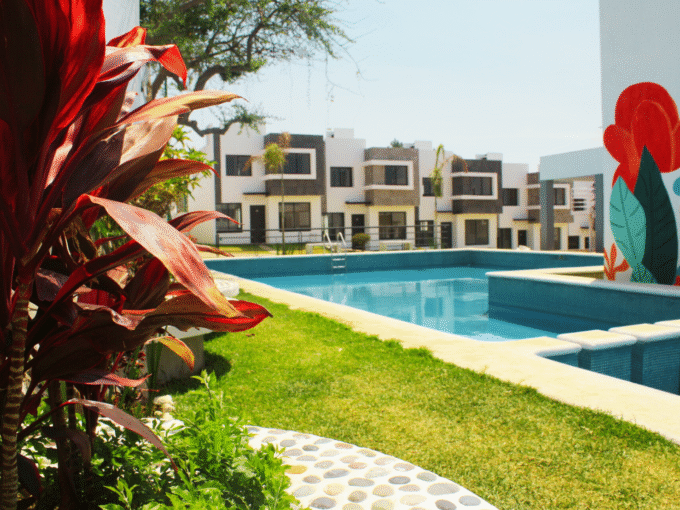 CASA EN CONDOMINIO CON ALBERCA EN VENTA EN CUERNAVACA, MOR.