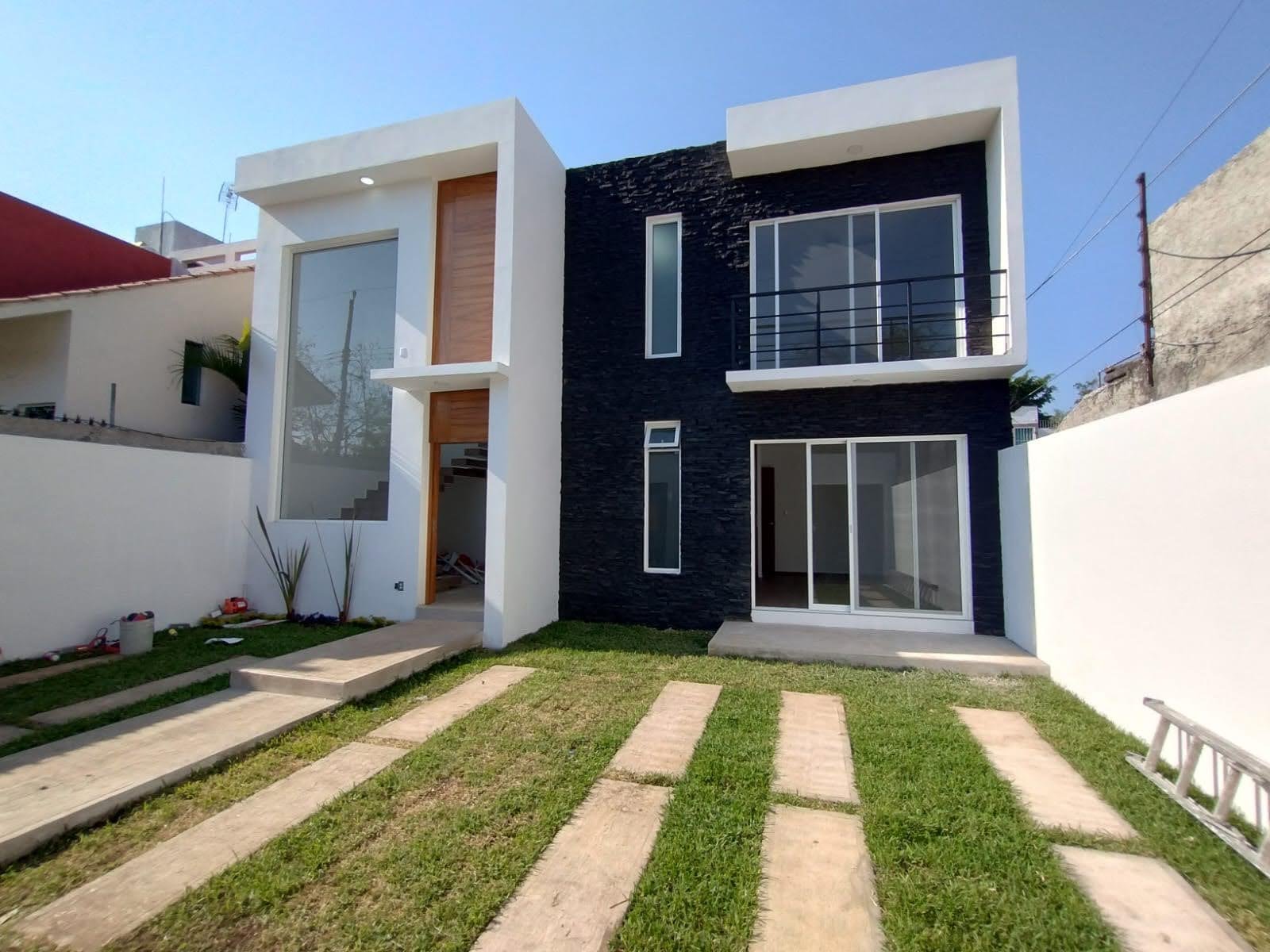 CASA EN VENTA EN RESIDENCIAL LAS FINCAS, JIUTEPEC, MOR. 3 Foto 2 — casa en venta en Jiutepec (Residencial Las Fincas, Jiutepec)