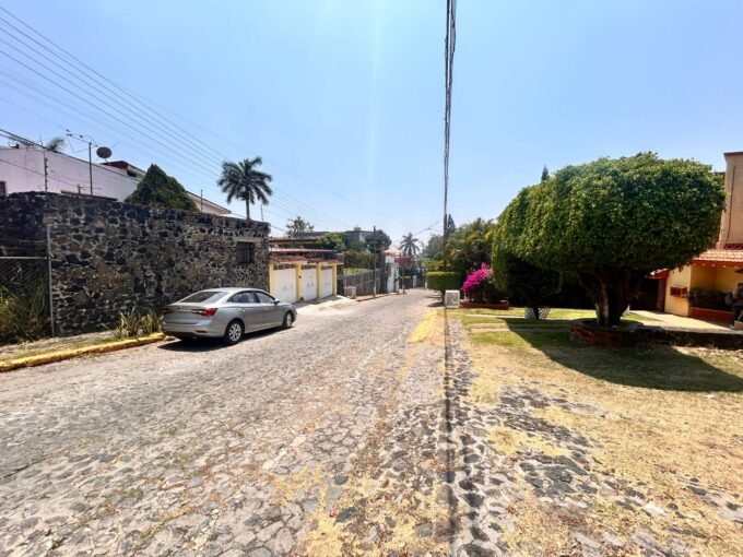 Foto 1 — terreno en venta en Cuernavaca (Fraccionamiento Burgos Bugambilias, Cuernavaca)